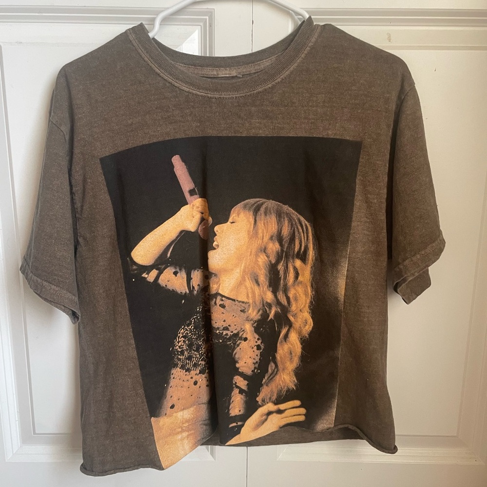 Taylor Swift Brown Graphic Tee with Singer Print